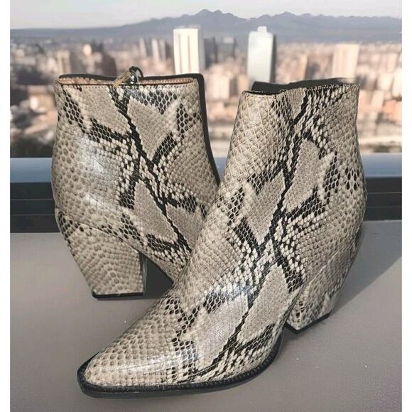 Alias Mae Boots Women’s Beige Snakeskin Leather Pointed Toe Bootie Sz 39, 8 US - Picture 1 of 10